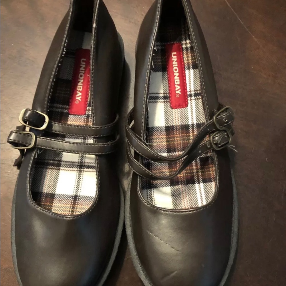 New Unionbay GirlYouth dress shoes Brown size 6.5